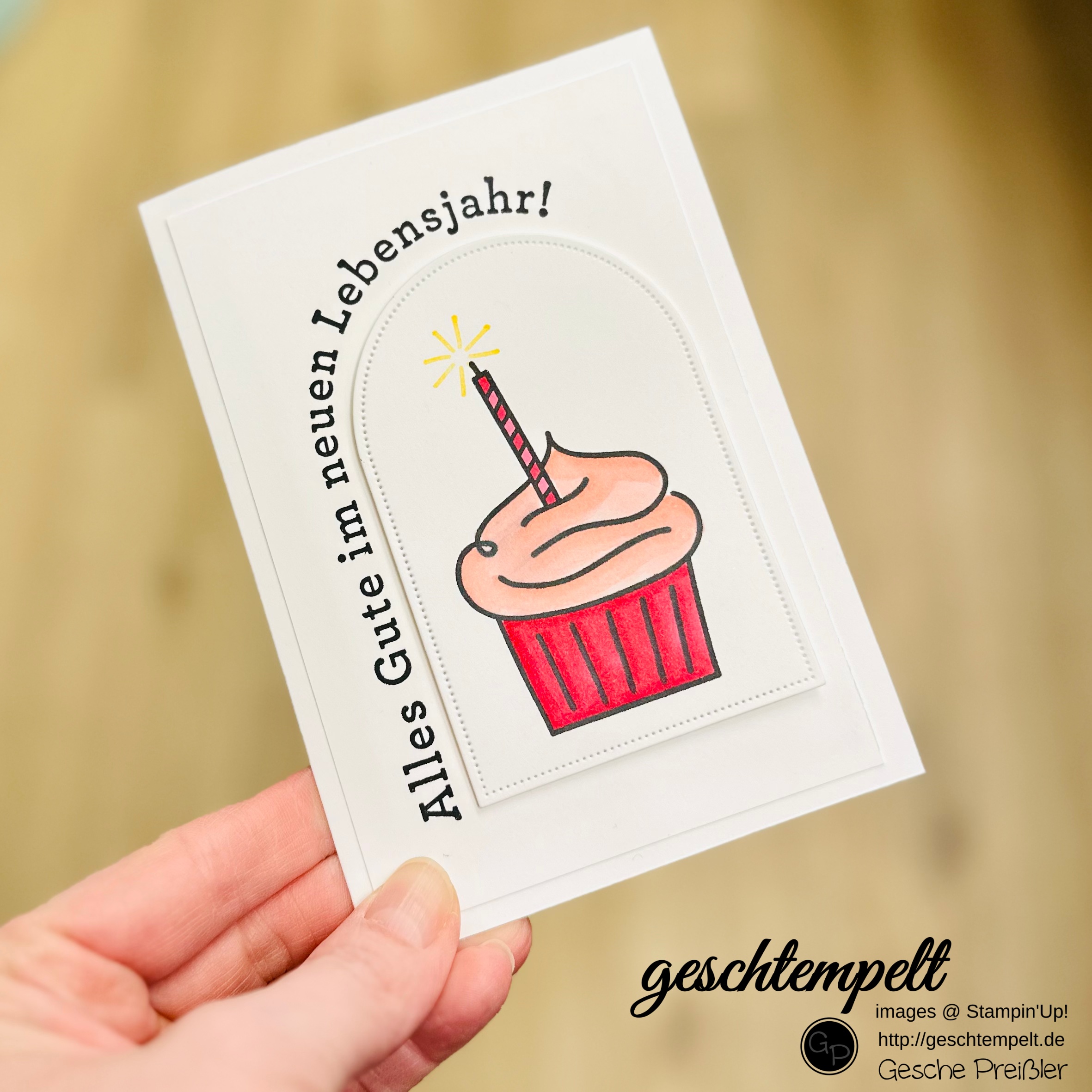 Alles gute zum neuen Lebensjahr – eine Karte mit Törtchen